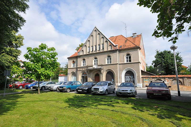 33 Kazoticev trg