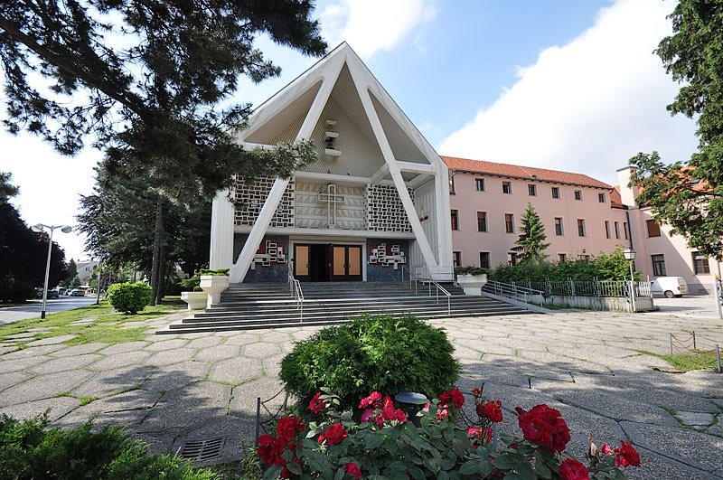Samostansko dvorište i Kažotićev trg